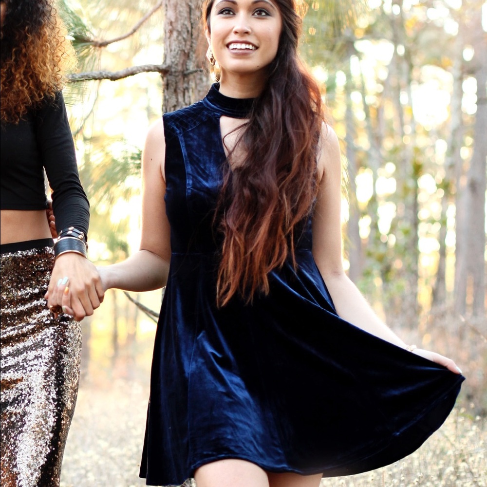 Navy‎ Blue Velvet Dress - Picture 2 of 8
